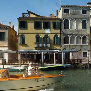 Appartement Casa Virginia Direct At The Canal Cannaregio With Own Roof Terrace, Venise